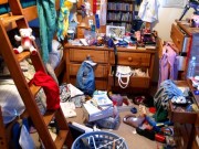 cluttered-bedroom